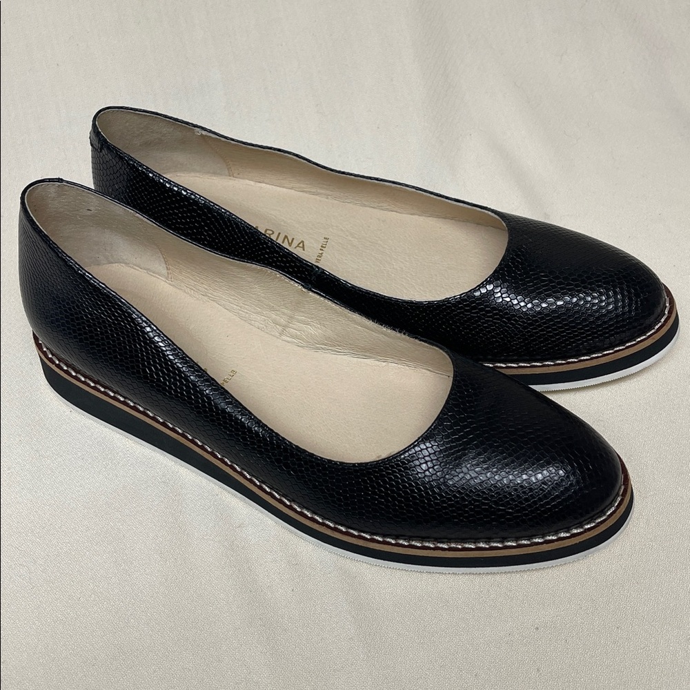 SAN MARINA Black Leather Textured Flats
